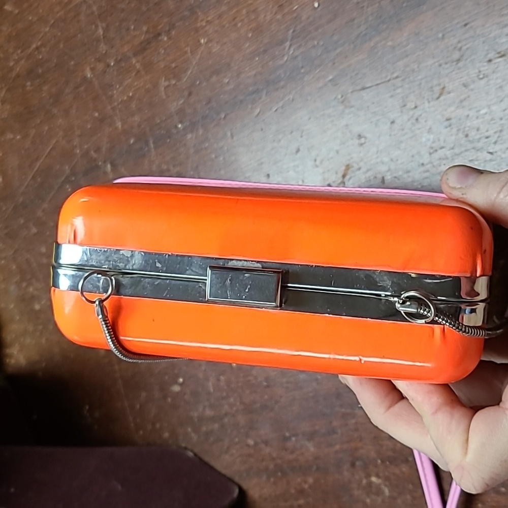 Jessica Simpson hard clutch - Picture 6 of 6